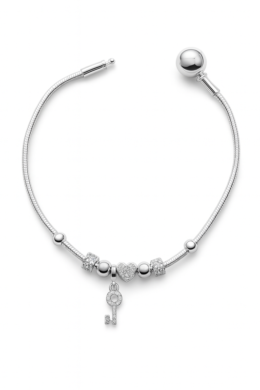 Pulsera  con dijes de corazón y llave con zirconia